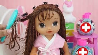 BABY ALIVE PEGOU PIOLHO MINHA BONECA LAVANDO O CABELO COM SHAMPOO ESPECIAL [upl. by Lombardy623]