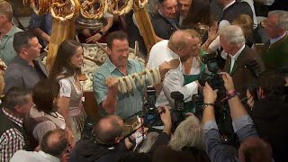 Schwarzenegger auf Weißwurstparty bei Kitzbühel [upl. by Hannie]