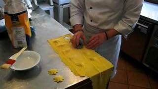 PREPARAZIONE RAVIOLI [upl. by Nilyad]