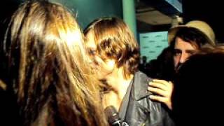 Ashton Kutcher e Alessandra Ambrósio conversam nos bastidores  Colcci SPFW Inverno 2011 [upl. by Jecoa562]