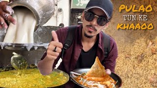 PAKISTANI STREET FOOD IN FAISALABAD  MOST FAMOUS MAKHNI DAAL CHICKEN PULAO OR BANGALI KI LASSI [upl. by Nellir]