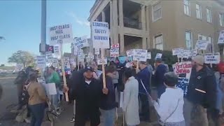 Moline letter carrier rally highlights 500 workdays with no contract [upl. by Tavis492]