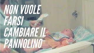 Non vuole farsi cambiare il pannolino [upl. by Adorne]