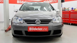 VW Golf V Hvordan bytte bremseskiver og bremseklosser bak  2004 til 2009 mod 1K [upl. by Yrol]