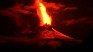 Así fue la erupción del volcán en Chile [upl. by Htebilil]