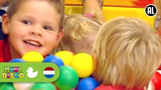 DEZE VUIST OP DEZE VUIST  Kinderliedjes  Kinderdagverblijf  Minidisco [upl. by Rotkiv]