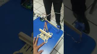 Brazo robótico con arduino y servomotores [upl. by Lazes]