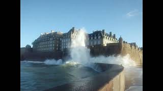 2 février 2014  Grande marée  SaintMalo Plage du Môle [upl. by Yahsan957]