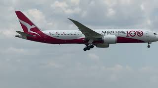 Qantas landing in DFW airport [upl. by Kirsti]