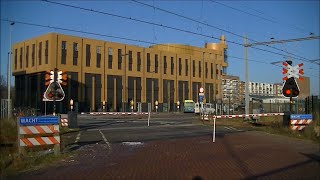 Spoorwegovergang Beverwijk  Dutch railroad crossing [upl. by Ycat]