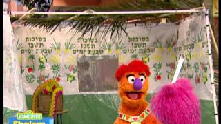 Shalom Sesame Avigail amp Brosh Explain Hachnasat Orchim [upl. by Svensen370]