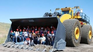 LeTourneau L2350  The Biggest Wheel Loader in The World [upl. by Spitzer]