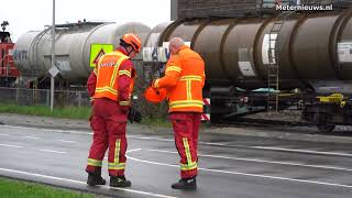 Auto rijdt tegen trein in Farmsum [upl. by Gader]