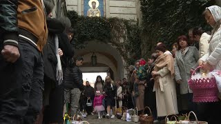 It feels like home Thousands of Ukrainians celebrate Easter in Warsaw  AFP [upl. by Ettelrats]