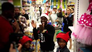 Kevin Hart amp Chris Paul Host Toy Giveaway [upl. by Ymmat]