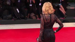 Venezia 75 Naomi Watts e Tilda Swinton incantano sul red carpet [upl. by Dibrin]