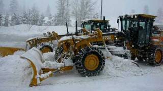 Caltrans John Deere 772D Graders [upl. by Zetta]