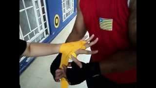 CIA de BOXE  amarrar bandagem de 5 metros para treino [upl. by Upali557]