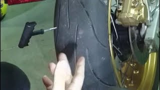 Reparar Arreglar PINCHAZO MOTO en 5 MIN por 1 € Tutorial Consejo [upl. by Blondy]