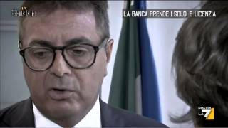 La Gabbia  La banca prende i soldi e licenzia 30042014 [upl. by Odinevneib]