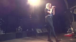 Louane  Je vole  Hamburg 18022016 [upl. by Aronael]