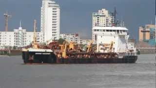 Ship video  The dredger quotSand Harrierquot passing the Thames Barrier and docking in North Greenwich [upl. by Mcilroy]