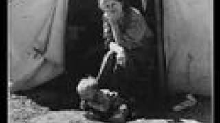 Rare Singer Julia Gerity  Sittin On A Rubbish Can 1931 [upl. by Suoiradal]