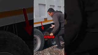 Astuce ingénieuse pour sortir un camion enlisé  camion astuce dépannage transport routier [upl. by Nerte]