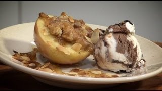 Appeltjes uit de oven met chocolade ijs  recept [upl. by Aikkan908]