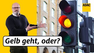 Gelbe Ampel überfahren Diese Strafen drohen  ADAC  Recht Logisch [upl. by Anitnerolf320]