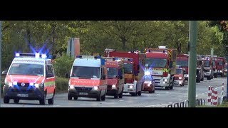 4 Alarmbereitschaft Feuerwehren NRW Alarmfahrt zum Großbrand in Krefeld [upl. by Berk]