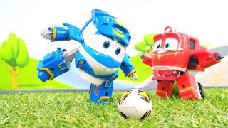 Oyuncak robot trenler futbol oynuyorlar Erkek çocuklar için [upl. by Alyacim]