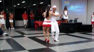 Geyse e Leo com Gafieira no Baile Vermelho e Branco ACM Osasco 19122009 [upl. by Lowe]