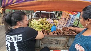 A PREPARAR UNOS ANTOJITOS SALVADOREÑOS  TODO ESTO PIENSAN HACER CON LA VENTA QUE LLEVA ESTE SEÑOR [upl. by Moya62]