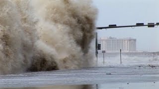 Hurricane Ike Galveston Texas footage  Giant waves and massive storm surge floods the town [upl. by Yk]