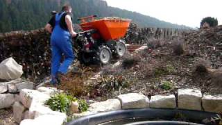 Minidumper MuckTruck MAX fährt Treppe hoch climbs stairs [upl. by Attelra274]