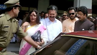 കേറുമ്പോ മുട്ടൂലോ ഒന്ന് ഒതുങ്ങി നിക്കടോ Commissioner Movie Scene  Suresh Gopi [upl. by Wong]