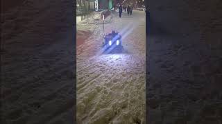 Yandex delivery robot emotions robot Petersburg shorts 冬 road russia [upl. by Cynarra]