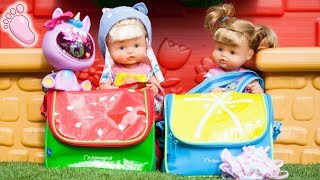 👣 Bébés Noa et Noe Nenuno avec leurs nouveaux sacs dété pleins de jouets et snack pour la plage [upl. by Notsek475]