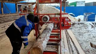 How to work a bandsaw sawmill  Video sawing logs with a band saw [upl. by Heise]