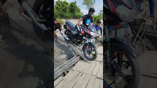 রিস্কে বাইক টলারে উঠানো হয় foryou khulna viralvideo khulnacity dengerous [upl. by Yreved]