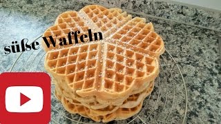 Süßeleckere Waffeln backen frisch vom Waffeleisen leckeres Rezept [upl. by Niuq]