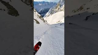 Avalanche  Sur la pointe helbronner à courmayeur en Italie  chamonix snowboarding steep [upl. by Shaper]