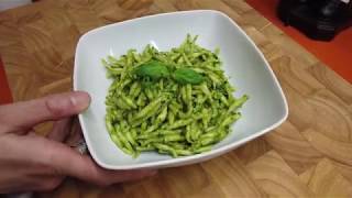 Trofie al PESTO ricetta ORIGINALE facile e veloce [upl. by Aerdnahs]