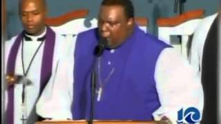 PREACHER DIES IN PULPIT AFTER GIVING SERMON [upl. by Honey5]