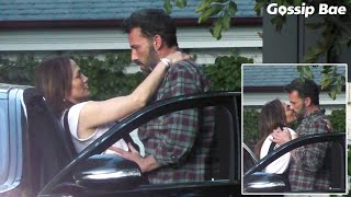 Newly engaged Jennifer Lopez and Ben Affleck Make Out [upl. by Angrist]