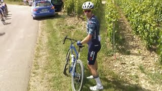 TOUR DE FRANCE 2024  Moment de panique  Quand Vingegaard récupère le vélo de son coéquipier [upl. by Hirza]