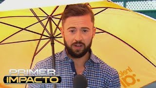 El temor de todos los reporteros del tiempo que el viento te arrastre con todo y sombrilla en vivo [upl. by Beall506]