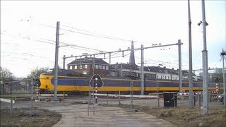 Spoorwegovergang Zutphen  Dutch railroad crossing [upl. by Harragan]