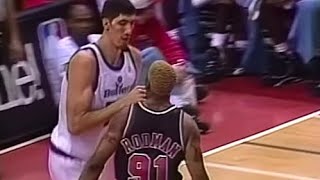 Dennis Rodman FIGHTS Giant 7 7quot Gheorghe Mureșan 1997 [upl. by Lail187]